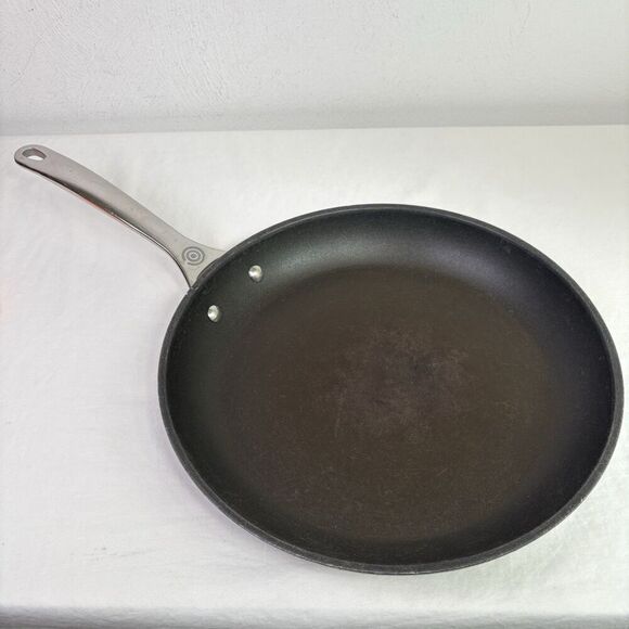 LE CREUSET  Toughened Nonstick PRO 12” Fry Pan 30 CM Gray - Picture 3 of 13